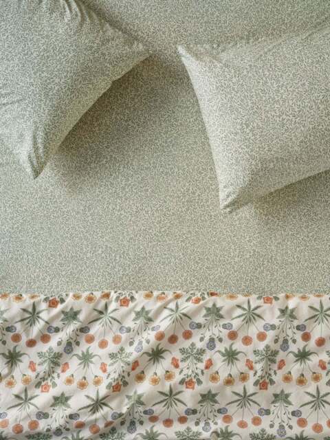 Mellow Green Standen Cotton Fitted Sheet - Single - Piglet in Bed