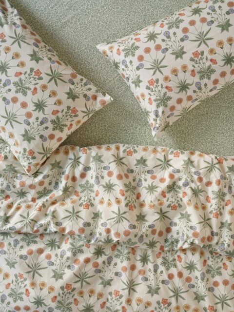 Sage & Mindful Cream Daisy Cotton Duvet Cover - Single - Piglet in Bed