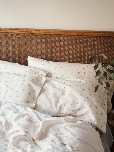 Pearl Posy Bud Linen Blend Pillowcases (Pair) - Standard - Piglet in Bed