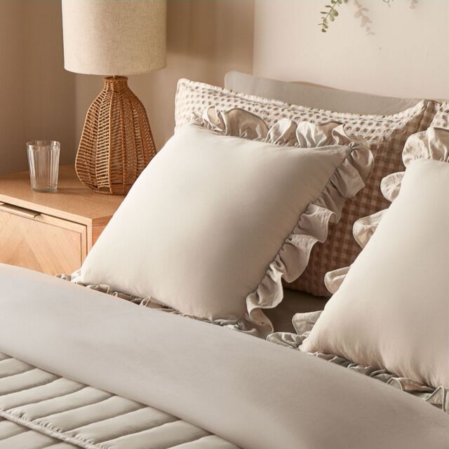 Silentnight Super Soft Ruffle Edge Cushion