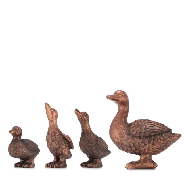 Garden Stories Set of 4 Family of Ducks Garden Decoration
