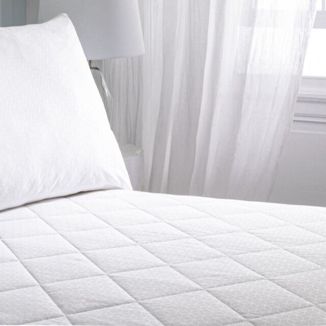 The Fine Bedding Company Smart Temperature Mattress Protector