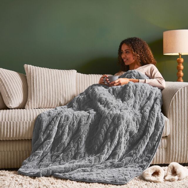 Silentnight Cable Knit Embossed Fleece Heated Throw with 9 Heat Set...