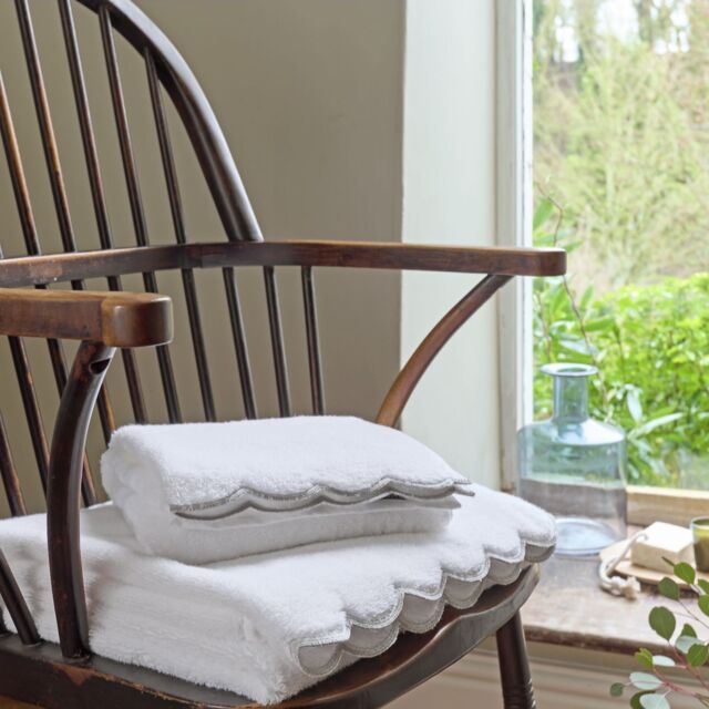 Christy Scallop Edge 4 Piece Towel Bundle