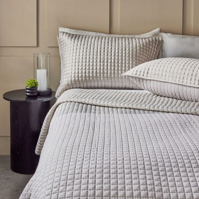 Outlet Kelly Hoppen Quilted Bedspread and Set of 2 Pillowcases