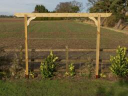 Rackhams Screen Pergola, Plant Climbing Arbour - Corbel Sculpted Brace - Rustic Brown - Four Row Kit - 1.8m - thumbnail 2