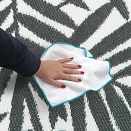 Rackhams Lightweight Reversible Plastic Woven Outdoor Rug, 133x190cm, Leaves - thumbnail 3