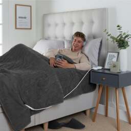 Rackhams Comfy Hugs Heated Throw - Charcoal - thumbnail 2