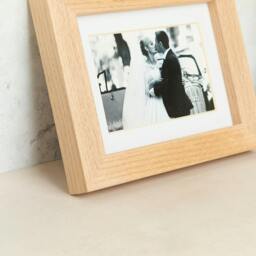 "Rackhams Solid Oak Picture Frame with Mount - Natural Finish - 4 x 6"" + Photo Print" - thumbnail 3