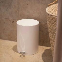 Rackhams White Stainless Steel 6L Bathroom Pedal Bin with Easy Clean Inner Liner - thumbnail 2