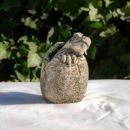 Rackhams Small Stone Cast Velociraptor Garden Sculpture Dinosaur Animal Statue - thumbnail 4