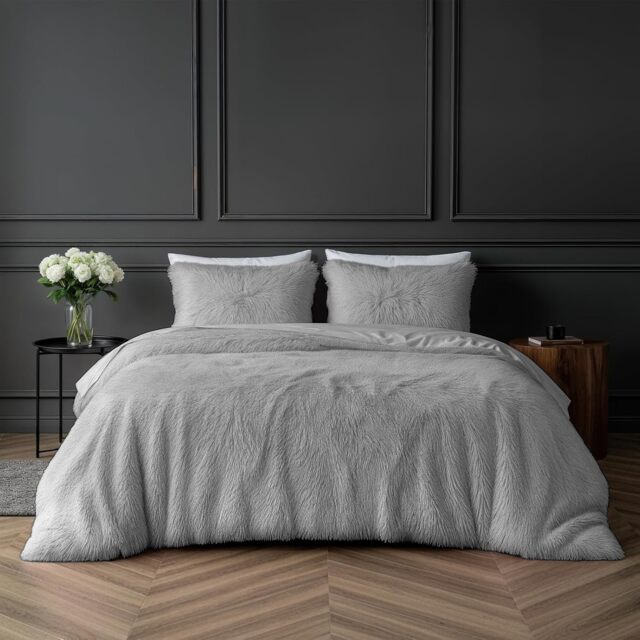 Rackhams Teddy Long Pile Faux Fur Duvet Cover with Pillowcases - Silver - Super King (220cm x 260cm) - image 1