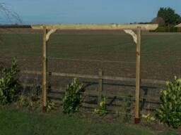 Rackhams Screen Pergola, Plant Climbing Arbour - Chamfered Sculpted Brace - Rustic Brown - One Row Kit - 1.8m - thumbnail 2