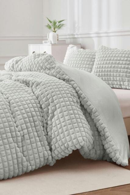 Rackhams Super Soft Luxury Faux Fur Box Duvet - Silver - Double - image 1
