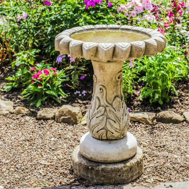 Rackhams Daisy' Design Birdbath with flower-shaped Basin - image 1
