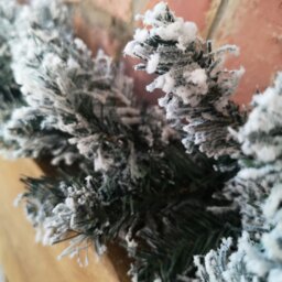 Rackhams 9ft (2.7m) Premier Christmas Snow Flocked Woodcote Fir Garland - thumbnail 4