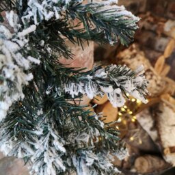 Rackhams 9ft (2.7m) Premier Christmas Snow Flocked Woodcote Fir Garland - thumbnail 6