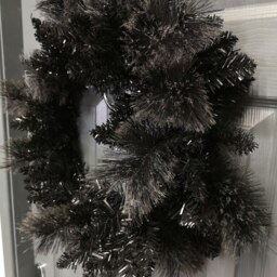 Rackhams 50cm Premier PVC Plain Black Tipped Artificial Christmas Halloween Wreath - thumbnail 2