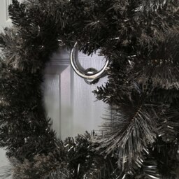Rackhams 50cm Premier PVC Plain Black Tipped Artificial Christmas Halloween Wreath - thumbnail 5