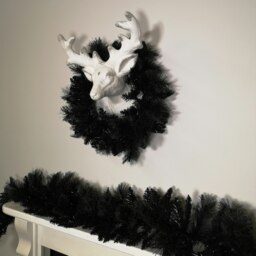 Rackhams 50cm Premier PVC Plain Black Tipped Artificial Christmas Halloween Wreath - thumbnail 3
