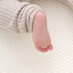 Rackhams Tiny Dreamer™ - Premium Foam Crib Mattress To Fit Maxi-Cosi Tori (81 x 50cm) - 81 x 50cm - Mattress Only - thumbnail 4