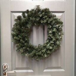 Rackhams 47cm Premier Christmas Woodcote Spruce Christmas Door Wreath - thumbnail 2