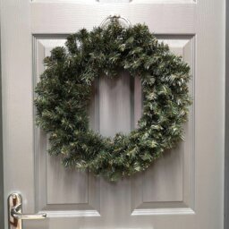 Rackhams 47cm Premier Christmas Woodcote Spruce Christmas Door Wreath - thumbnail 5