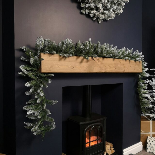 Rackhams 2.7m x 25cm Snow Tipped Plain Christmas Garland with 200 Tips - image 1
