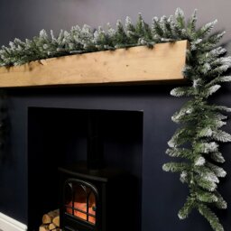 Rackhams 2.7m x 25cm Snow Tipped Plain Christmas Garland with 200 Tips - thumbnail 3