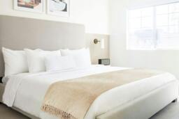 "Rackhams Darcy Tassel Natural Throw - 50x60""" - thumbnail 5