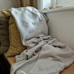 Rackhams Merich Cotton Chevron Throw Blanket - Anthracite on Natural - thumbnail 4