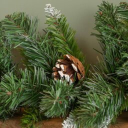 Rackhams 270cm (9ft) x 25cm Snow Tipped King Fir Christmas Garland with Pine Cones - thumbnail 6