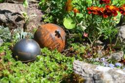 Rackhams Garden Ball Ornaments - Rusty Garden Metal Balls - Medium - thumbnail 5