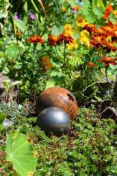 Rackhams Garden Ball Ornaments - Rusty Garden Metal Balls - Medium - thumbnail 3