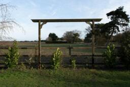 Rackhams Screen Pergola, Plant Climbing Arbour - Longhorn Sculpted Brace - Natural (Light Green) - One Row Kit - 2.4m - thumbnail 2