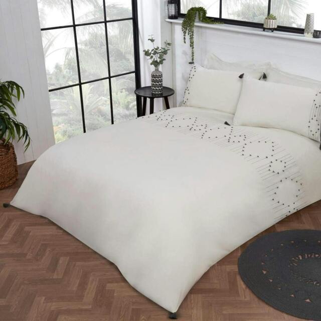 Rackhams Luxury Hotel Quality Boho Embroidered Tassels Duvet Cover with Pillowcases - White/Mono - Single (135cm x 200cm) - image 1