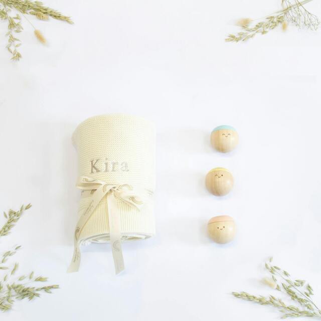 Rackhams BLANKET AND SENSORY BALLS GIFT SET - Ivory - image 1
