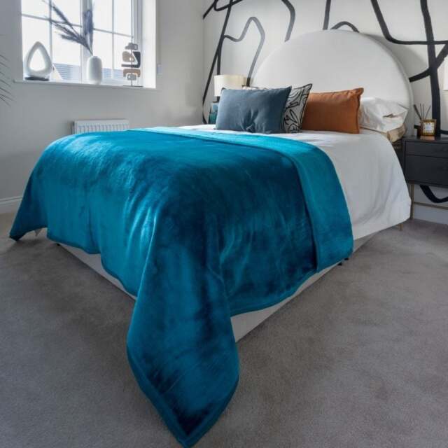 Rackhams Soft & Warm Mink Throw Blanket - 150 x 200cm - Teal - image 1