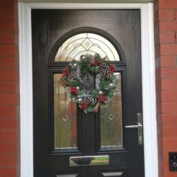 Rackhams Premier 40cm Festive Silver Dressed Christmas Wreath With Pinecones and Red Berries - thumbnail 4