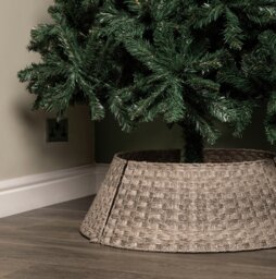 Rackhams 48/70cm Samuel Alexander Large KD Plastic Wicker Rattan Woven Christmas Tree Skirt in Grey - thumbnail 3