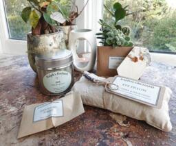 Rackhams Thoughtful gift set - Natural candle - Botanical wax melts - with Eye Pillow - thumbnail 5