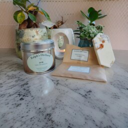 Rackhams Thoughtful gift set - Natural candle - Botanical wax melts - with Eye Pillow - thumbnail 2