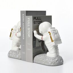 Rackhams Pushing Astronaut Decorative Bookends - thumbnail 6