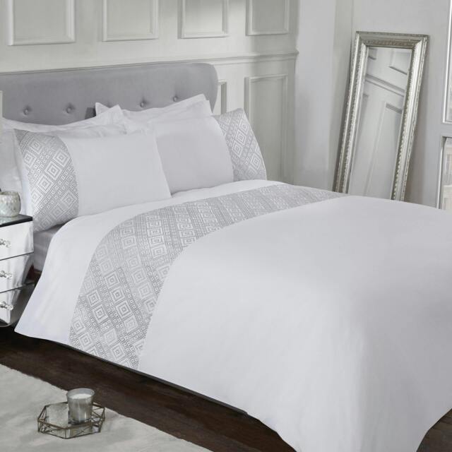 Rackhams 3D Geo Luxury Lurex Jacquard Cuff Panel Duvet Cover With Pillowcases - White - Super King (220cm x 260cm) - image 1