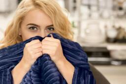Rackhams Dakota Fleece Navy Throw 140x180cm - thumbnail 5