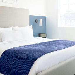 Rackhams Dakota Fleece Navy Throw 140x180cm - thumbnail 3