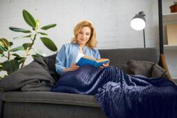 Rackhams Dakota Fleece Navy Throw 140x180cm - thumbnail 4