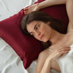 Rackhams Silk Pillowcase - La Vie En Rouge - 4 units - thumbnail 3