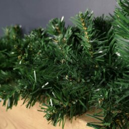 Rackhams Premier 270cm (9ft) x 25cm Plain Green Christmas Garland Decoration - thumbnail 6