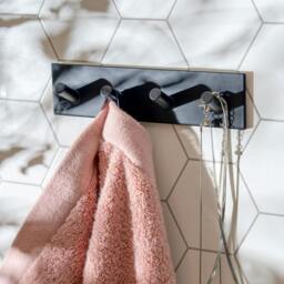 Rackhams Black Stainless Steel Quadruple Towel Hook (180 x 45mm) Self Adhesive Bathroom Wall Mounted - thumbnail 3